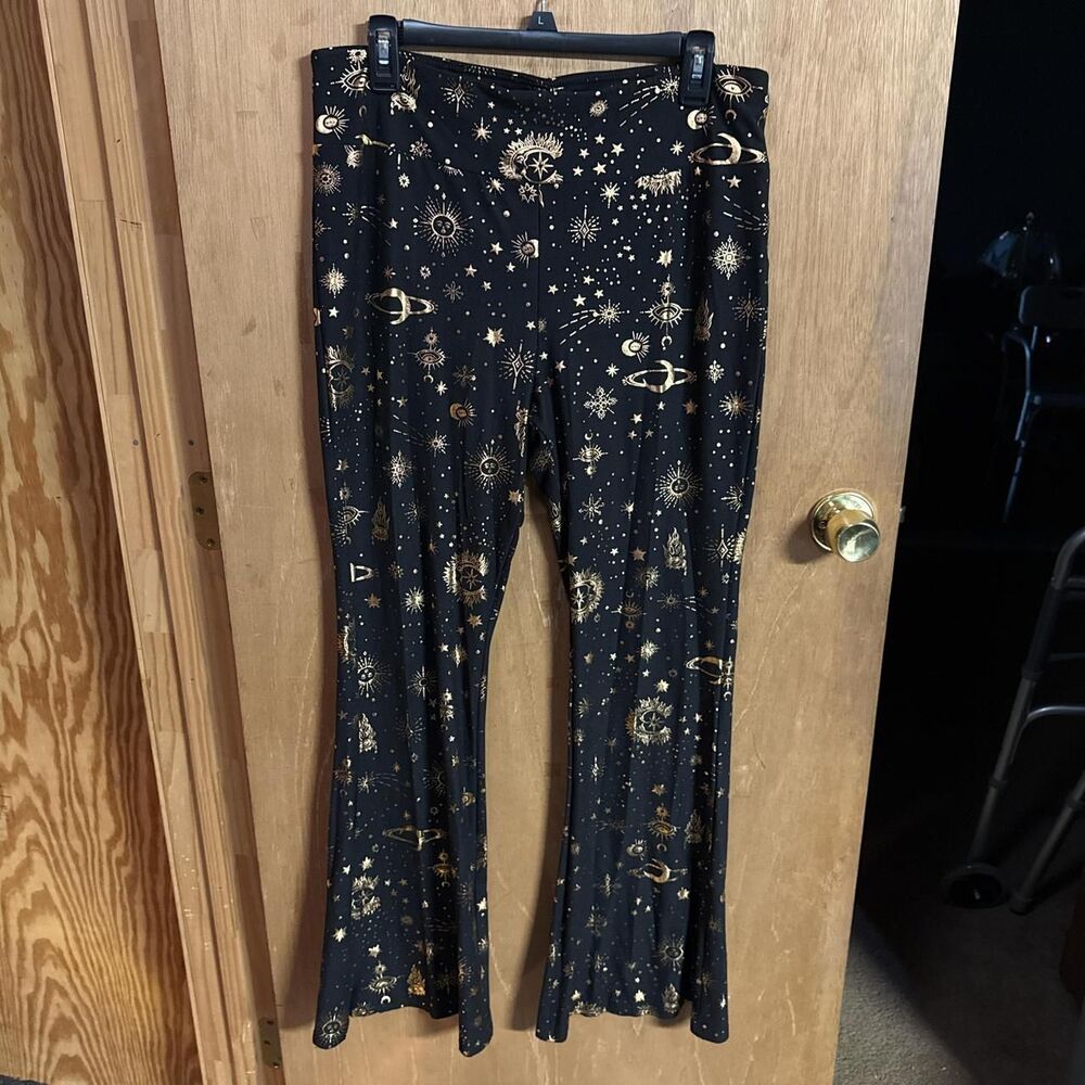 No-boundaries Women's Black and Gold Celestial Print flare leg pants size XL